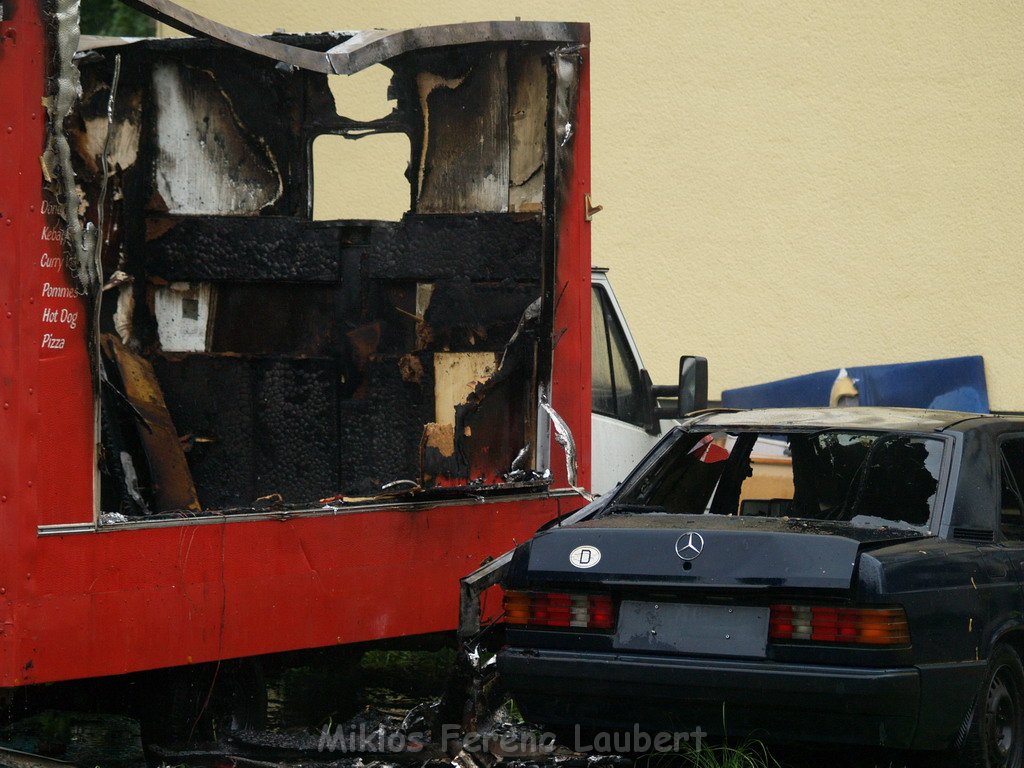 Brand Frittenwagen Pkw Koeln Vingst Passauerstr P58.JPG